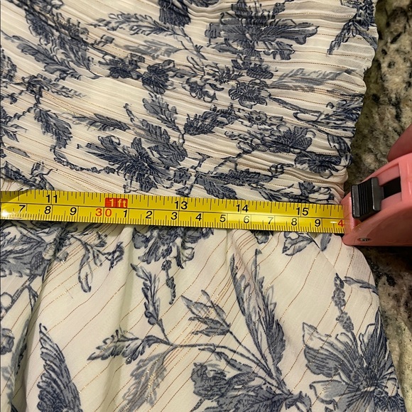 NWT Express metallic printed platead off the shoulders peplum top - Picture 14 of 16